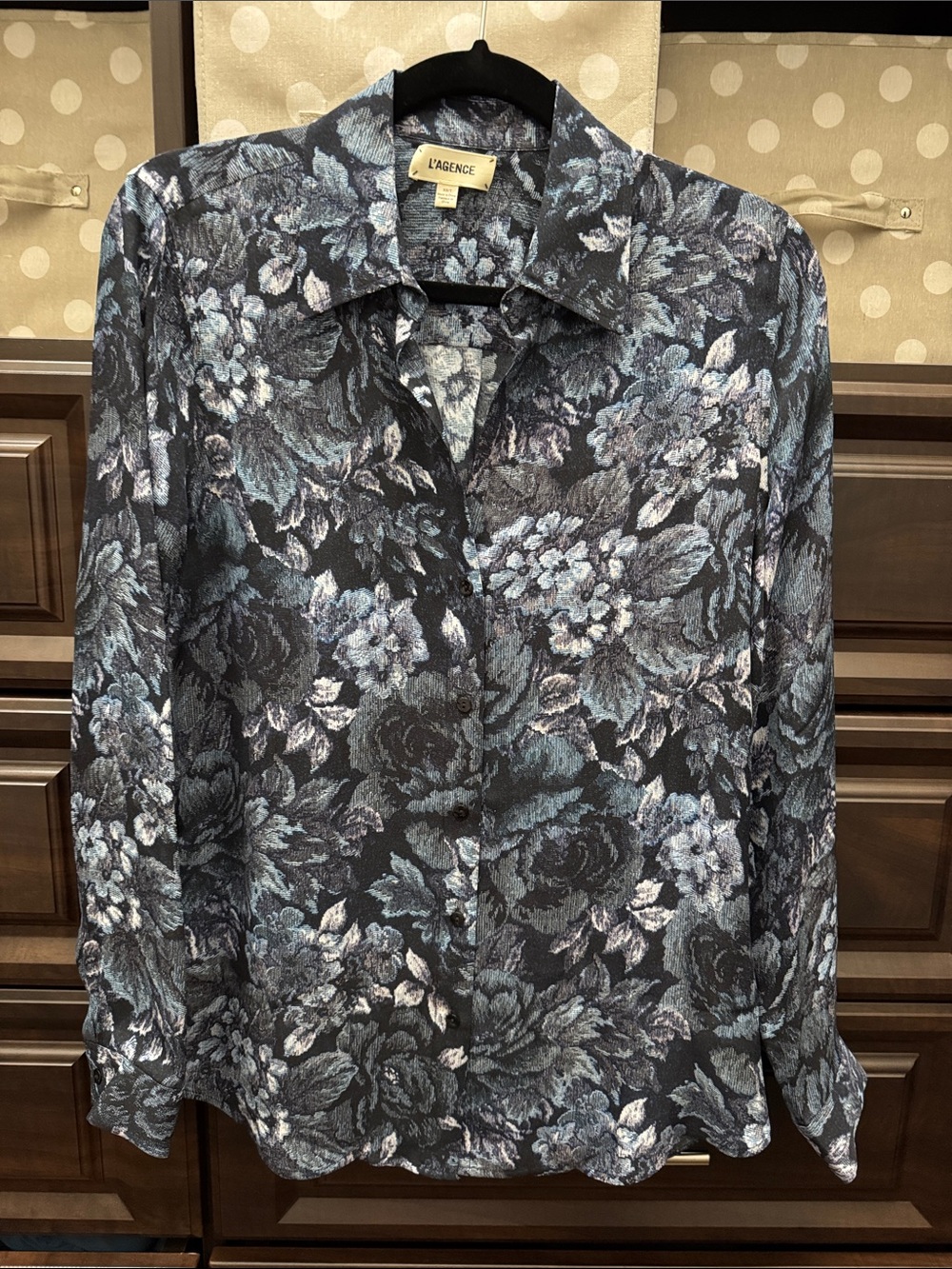 L'AGENCE silk blouse in shades of blue